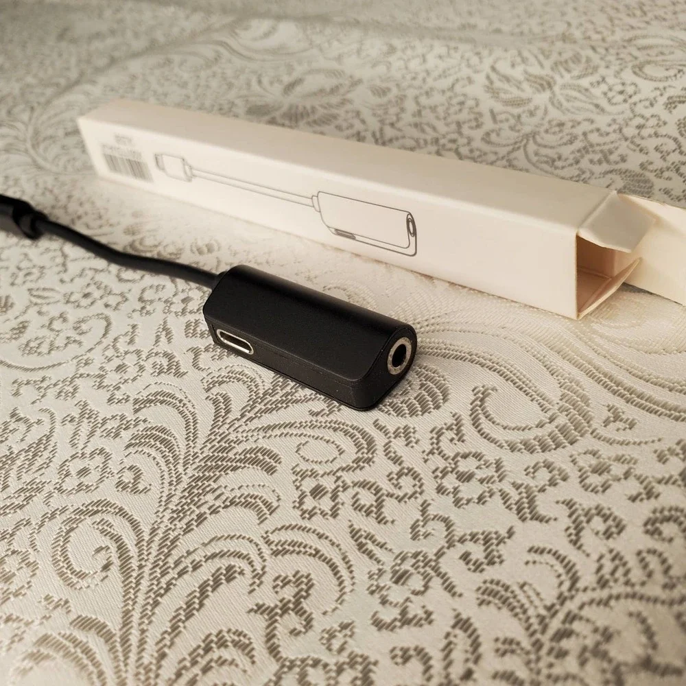 L32 8-pin connector to 3.5mm Headphone Jack Adapter for i Phone ‎ CALL32-B01